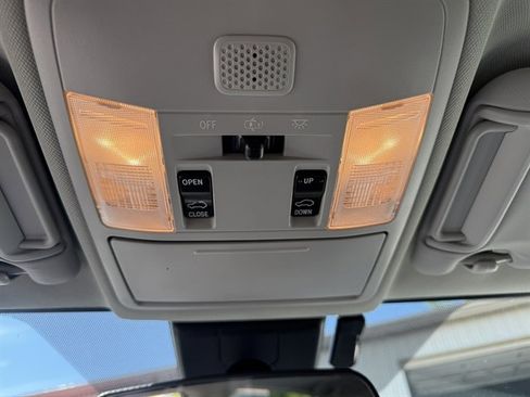 Used 2018 Toyota RAV4 XLE AWD/4WD image 15