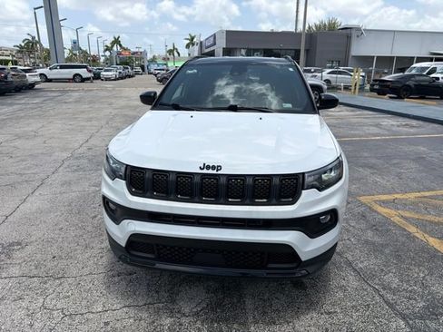 Used 2023 Jeep Compass Latitude AWD/4WD image 2