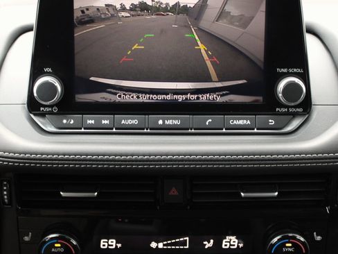 Certified 2022 Nissan Rogue SV w/ SV Premium Package image 38