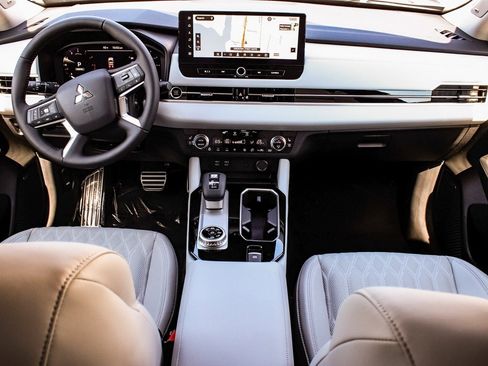 New 2025 Mitsubishi Outlander SEL image 39