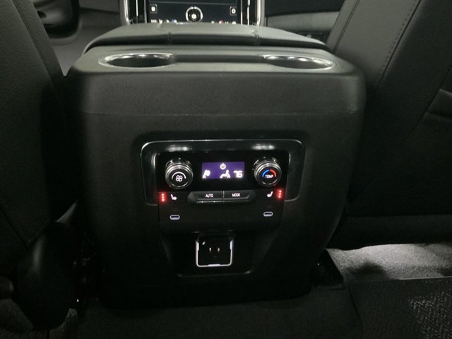 Used 2025 GMC Yukon XL Denali AWD/4WD image 52