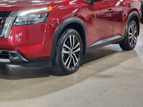 Used 2023 Nissan Pathfinder Platinum FWD image 17