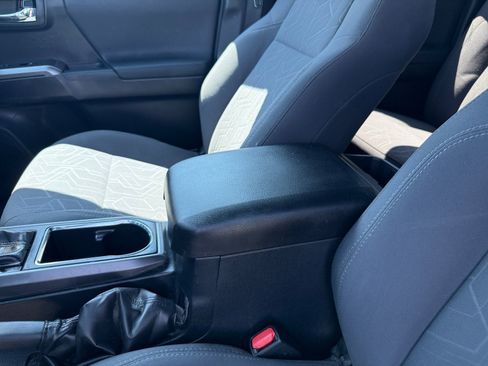 Used 2019 Toyota Tacoma TRD Off-Road w/ Technology Package AWD/4WD image 14