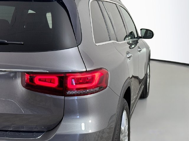 Used 2022 Mercedes-Benz GLB 250 w/ Premium Package Lite image 33