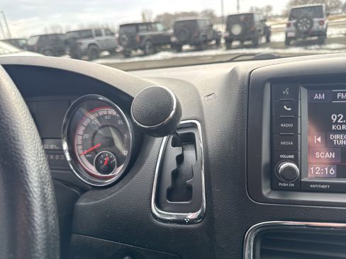 Used 2019 Dodge Grand Caravan SE image 19