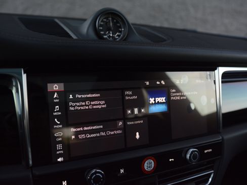 Certified 2026 Porsche Macan image 24