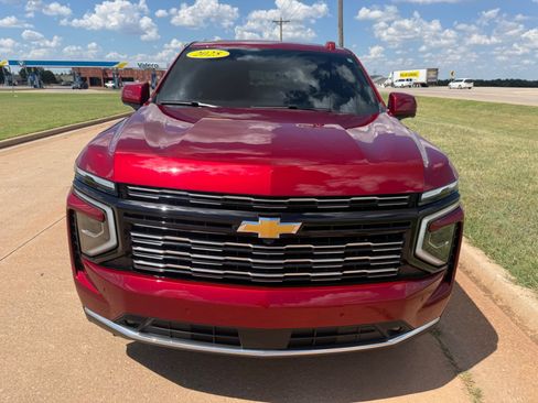 Used 2025 Chevrolet Suburban High Country AWD/4WD image 8