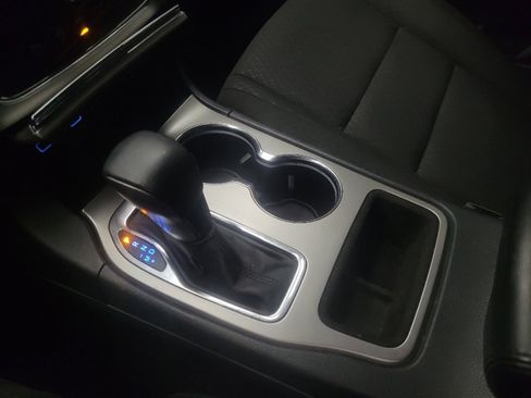 Used 2018 Jeep Grand Cherokee Laredo image 26