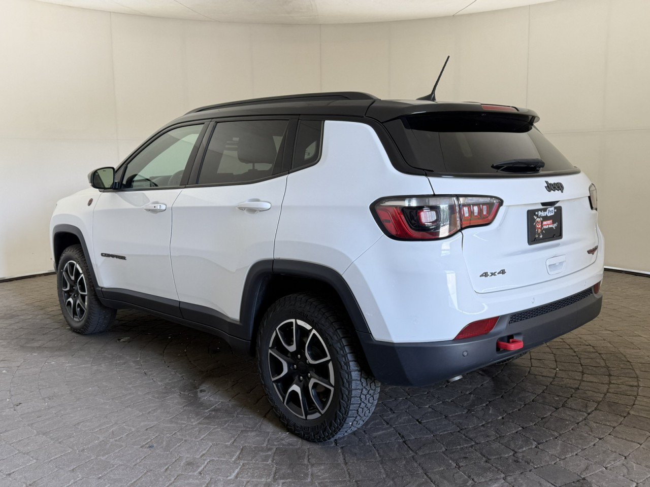 Used 2024 Jeep Compass Trailhawk AWD/4WD image 5