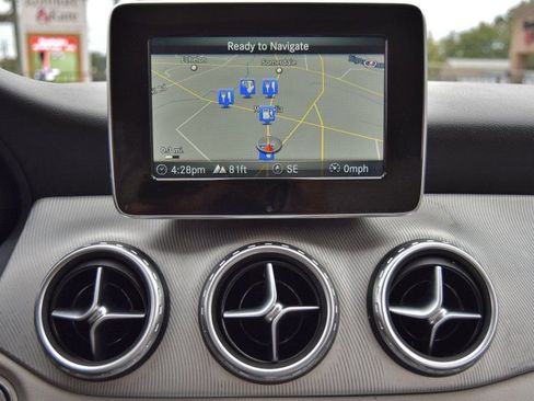 Used 2017 Mercedes-Benz GLA 250 4MATIC image 26