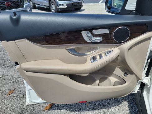 Used 2022 Mercedes-Benz GLC 300 image 11