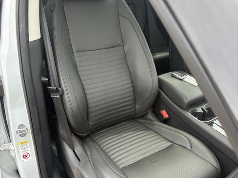 Used 2020 Land Rover Discovery Sport SE image 14