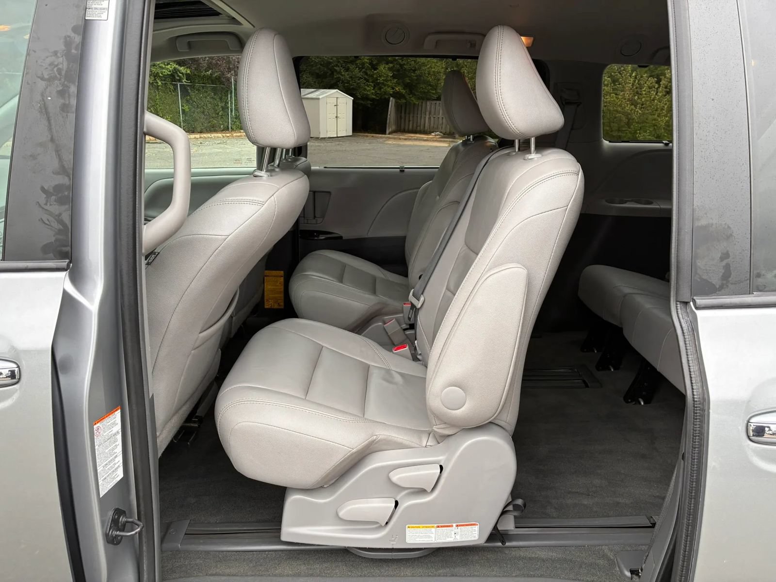 Used 2015 Toyota Sienna XLE FWD image 32