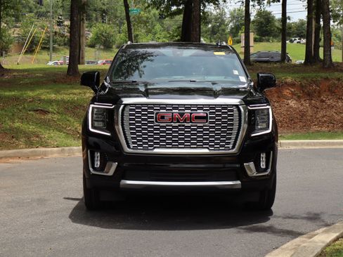 Used 2022 GMC Yukon Denali AWD/4WD image 3