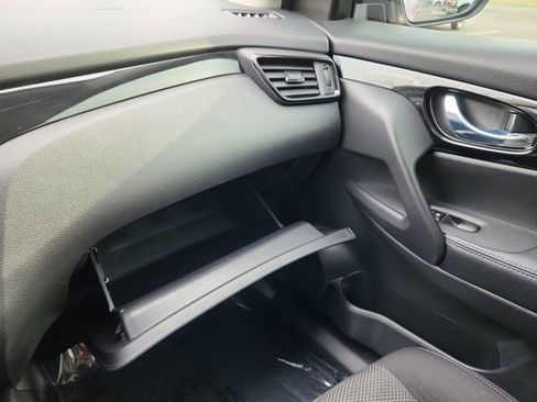 Used 2017 Nissan Rogue Sport SV image 46