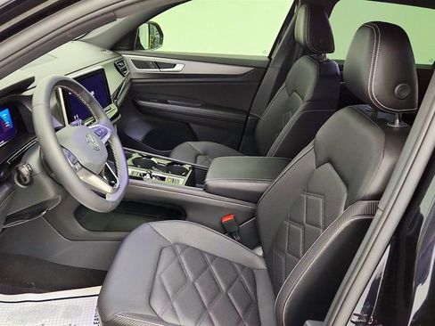 Used 2024 Volkswagen Atlas Cross Sport SE w/ Panoramic Sunroof Package FWD image 19