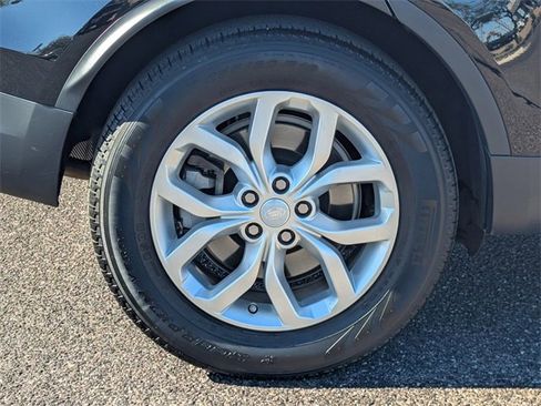 Used 2020 Land Rover Discovery SE image 9