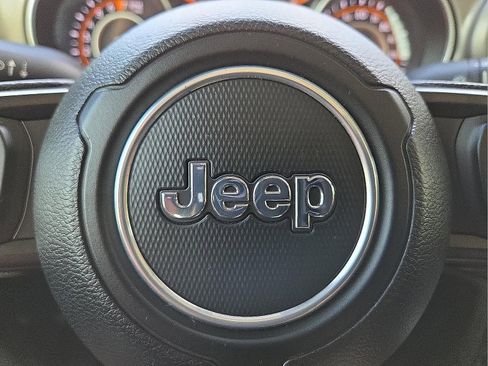 Used 2020 Jeep Gladiator Sport image 22