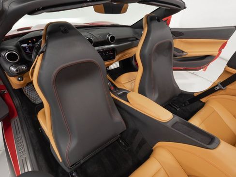 Used 2019 Ferrari Portofino RWD image 45