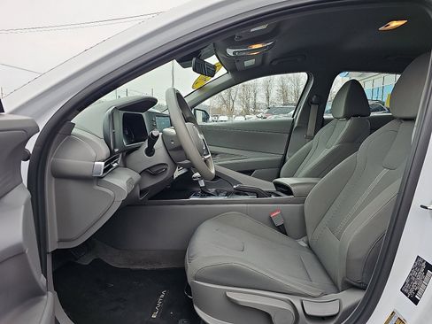 Used 2024 Hyundai Elantra SE image 14