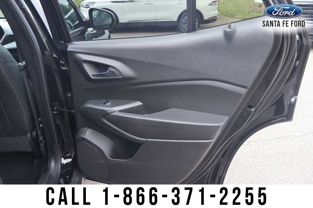Used 2025 Chevrolet Trax LT w/ LT Convenience Package FWD image 20