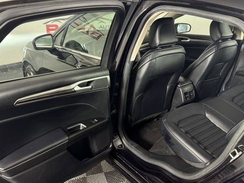 Used 2020 Ford Fusion SEL FWD image 25