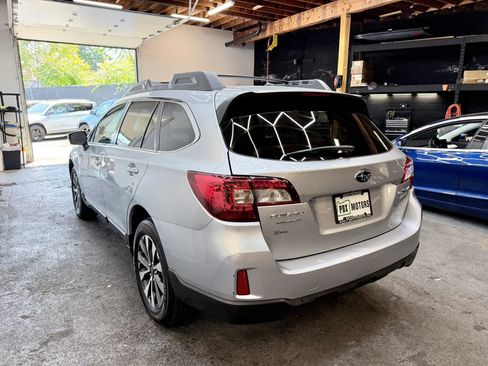 Used 2015 Subaru Outback 2.5i Limited AWD/4WD image 4
