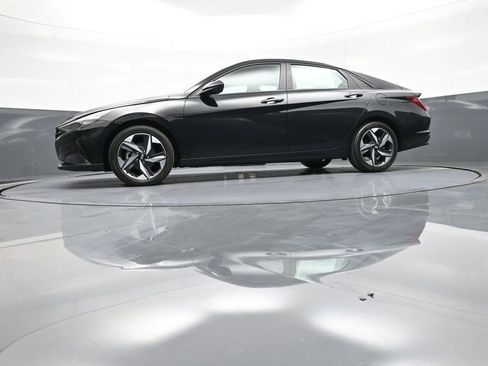 Used 2023 Hyundai Elantra SEL w/ Convenience Package image 28