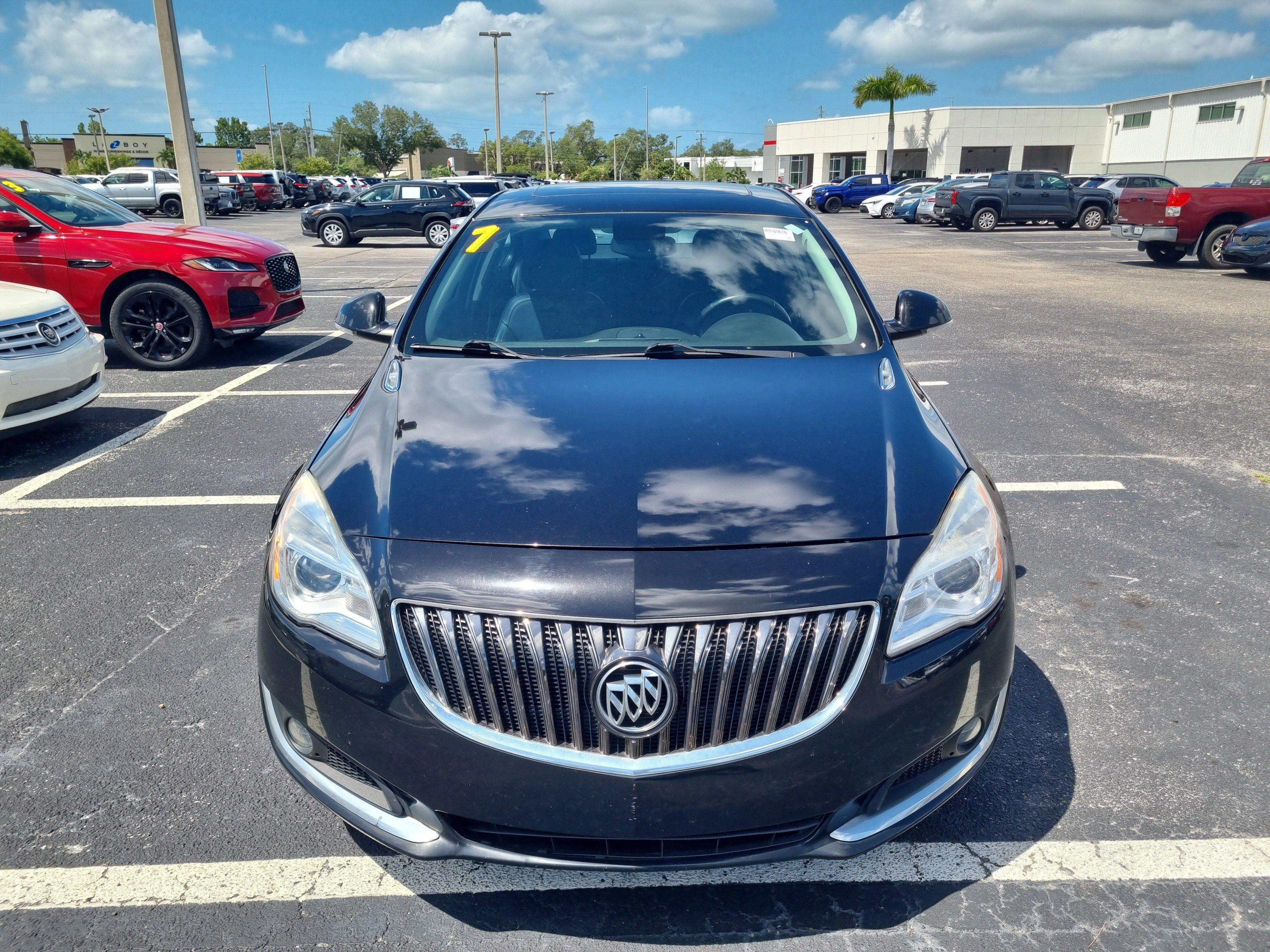 Used 2017 Buick Regal Sport Touring FWD image 2
