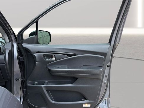 Used 2016 Honda Pilot Touring image 16