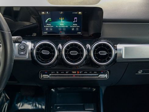 Used 2022 Mercedes-Benz GLB 250 image 43