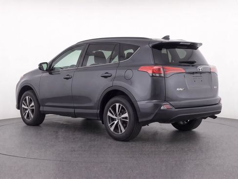 Used 2017 Toyota RAV4 XLE FWD image 5