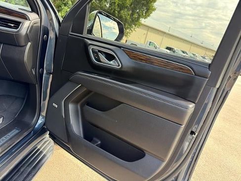 Used 2021 Chevrolet Tahoe Premier w/ Premium Package AWD/4WD image 16