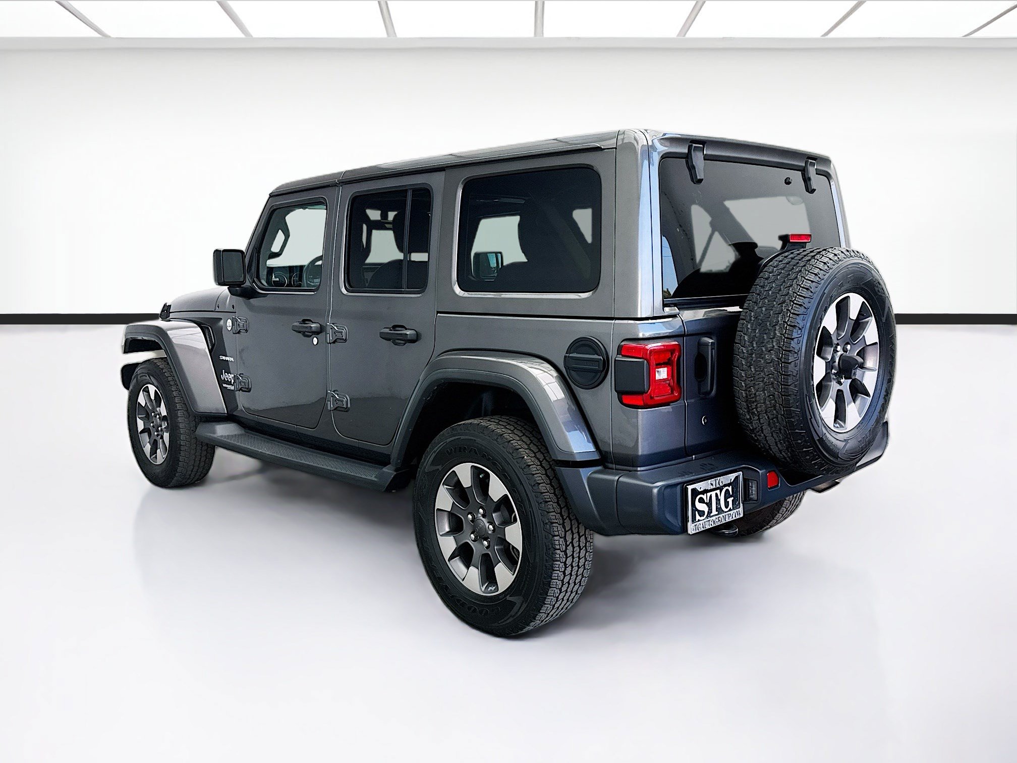 Used 2018 Jeep Wrangler Unlimited Sahara AWD/4WD image 6
