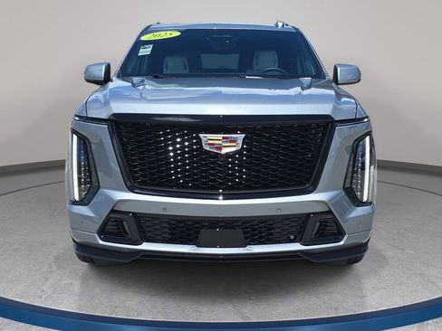 Used 2025 Cadillac Escalade V AWD/4WD image 3