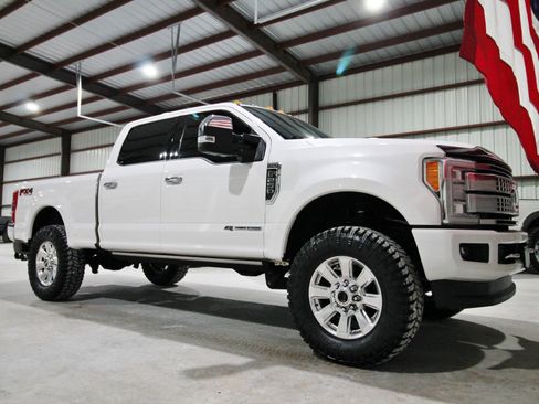 Used 2018 Ford F250 Platinum w/ Platinum Ultimate Package image 16