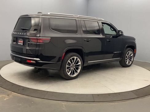 Used 2025 Jeep Wagoneer Series III w/ Premium Group I AWD/4WD image 5