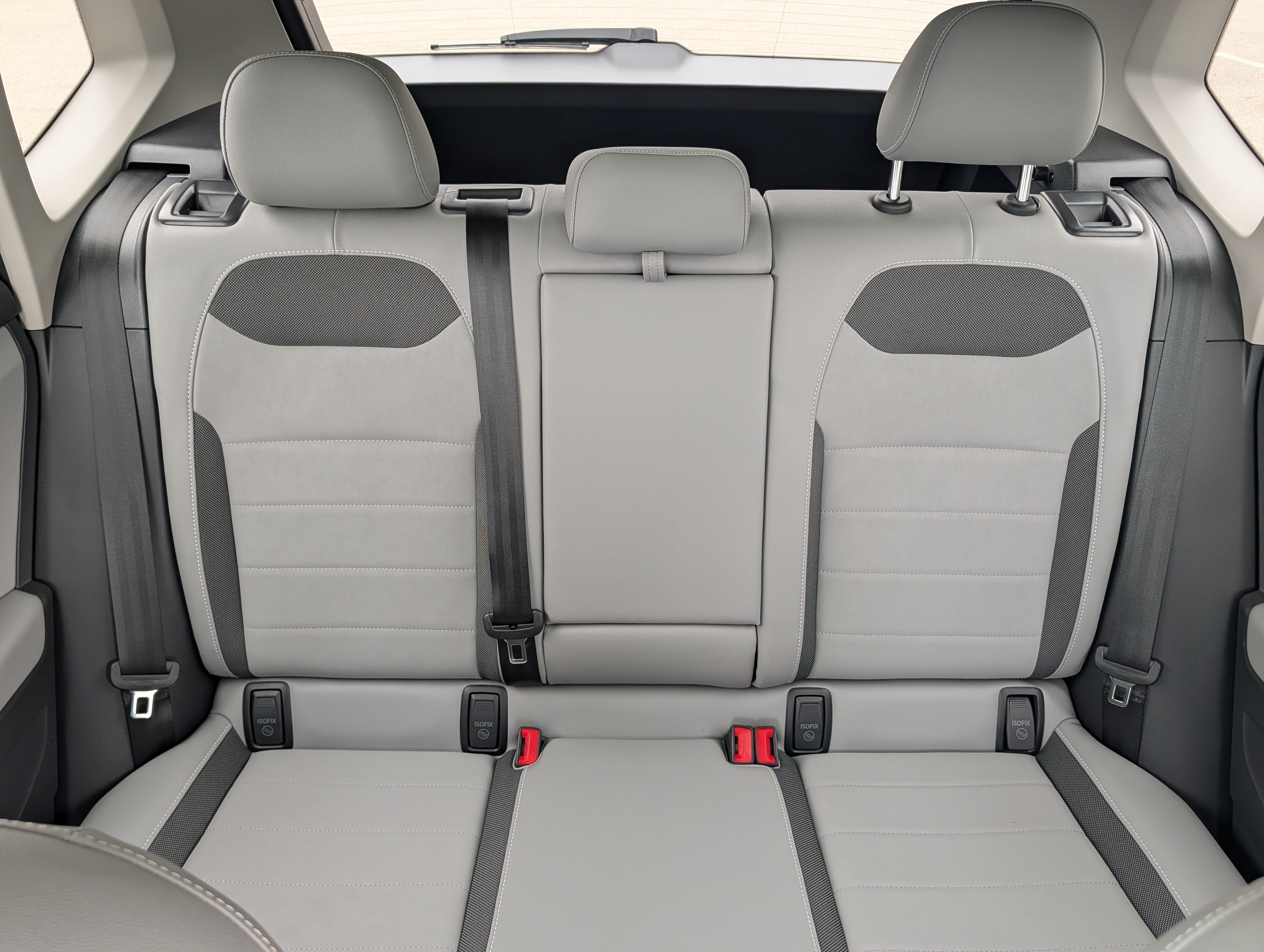 Certified 2023 Volkswagen Taos SE w/ Panoramic Sunroof Package AWD/4WD image 16