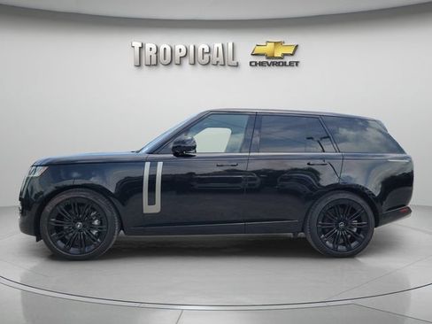 Used 2023 Land Rover Range Rover SE AWD/4WD image 2