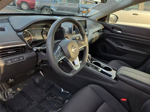 Used 2024 Nissan Altima 2.5 SV FWD image 20