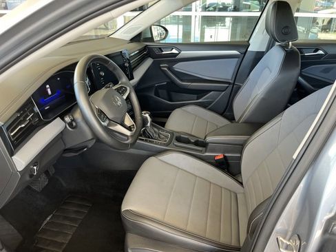 Used 2025 Volkswagen Jetta SE image 9