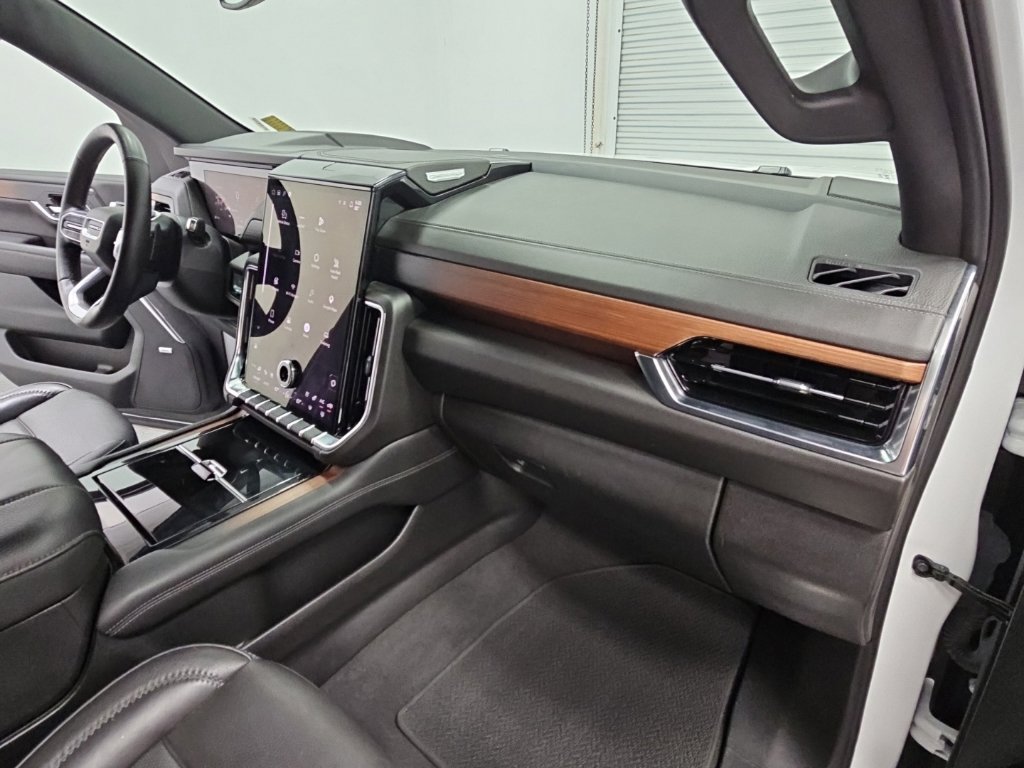 Certified 2025 GMC Yukon Denali RWD image 41