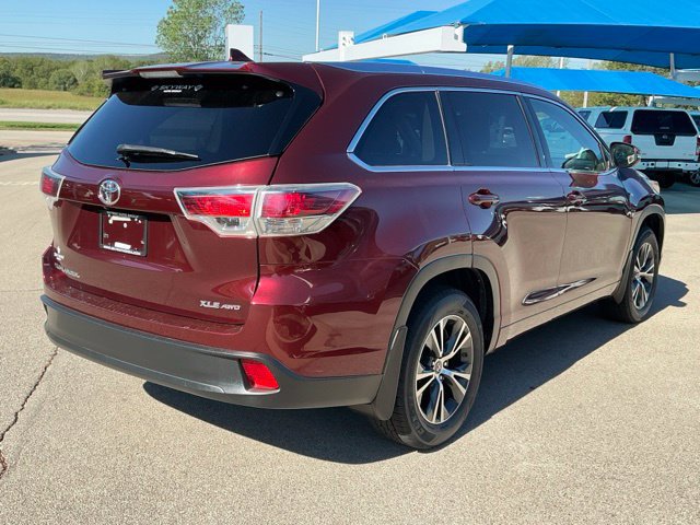 Used 2016 Toyota Highlander XLE AWD/4WD image 3