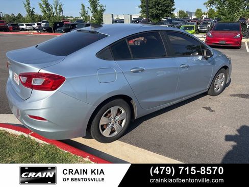Used 2017 Chevrolet Cruze LS FWD image 4