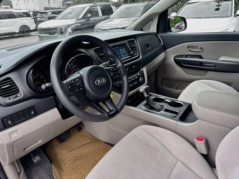 Used 2019 Kia Sedona LX FWD image 9