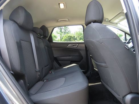 Used 2023 Kia Sportage LX AWD/4WD image 15