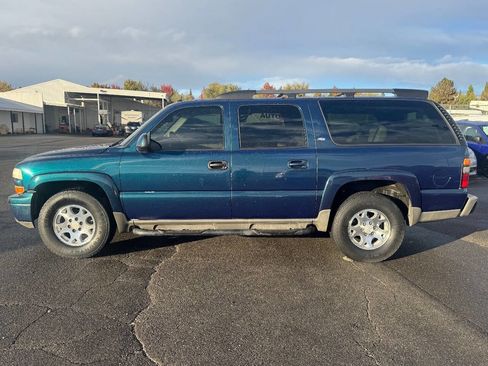 Used 2005 Chevrolet Suburban Z71 w/ Preferred Equipment Group image 2