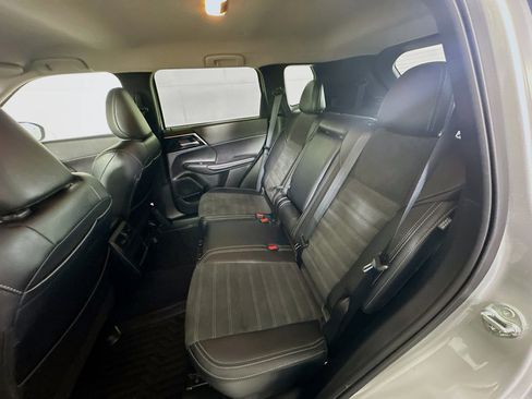 Used 2024 Mitsubishi Outlander SE image 28