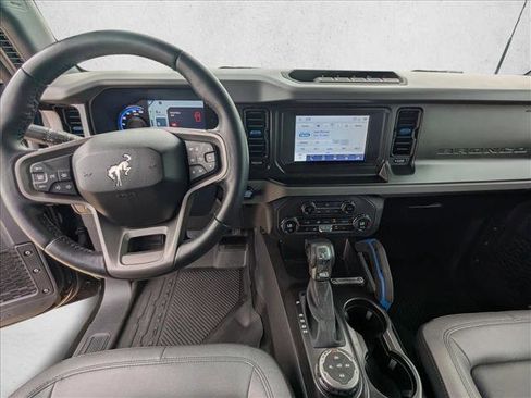 Used 2023 Ford Bronco Black Diamond w/ Sasquatch Package image 16