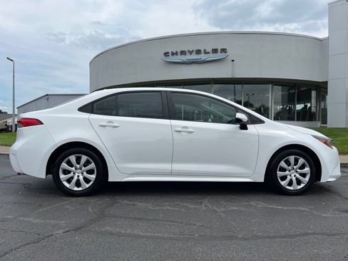 Used 2025 Toyota Corolla LE FWD image 39